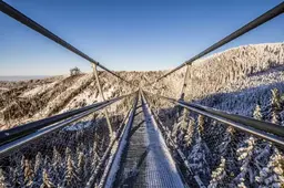 Večerní výšlap na sněžnicích na Sky Bridge 721 na Dolní Moravě 